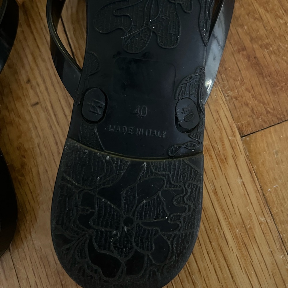VALENTINO GARAVANI Rockstud Jelly Flip Flop Sandals in Black Size 40 - Picture 4 of 5